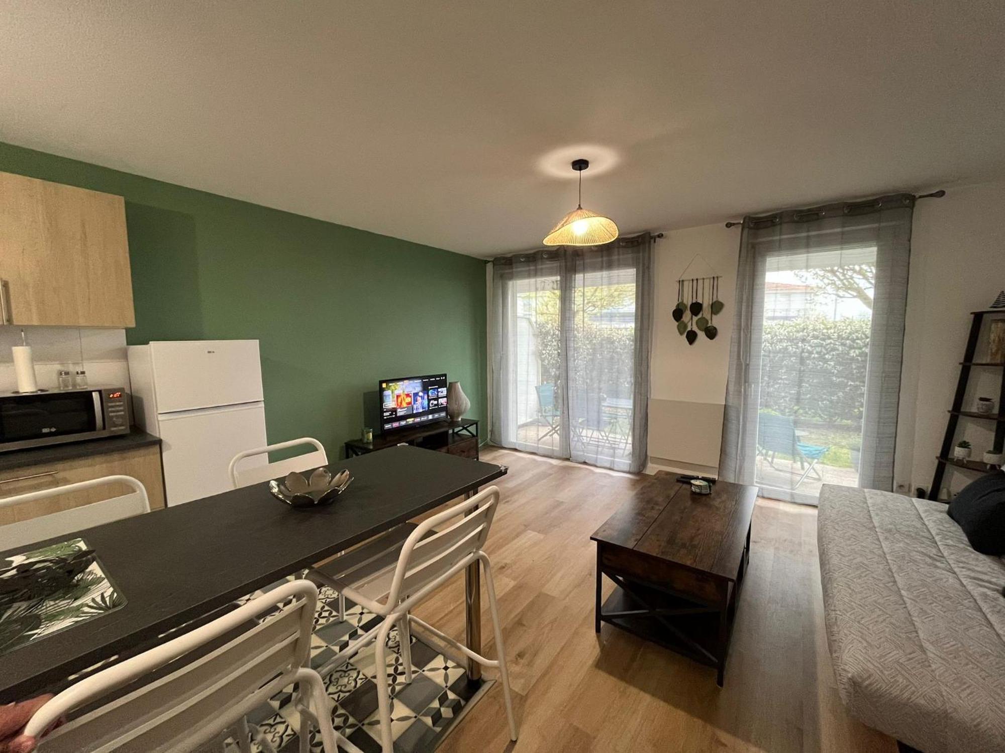 Appartement Avec Jardin A Rochefort Bagian luar foto